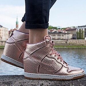 NIKE SKY HIGH DUNK METALLIC ROSE GOLD